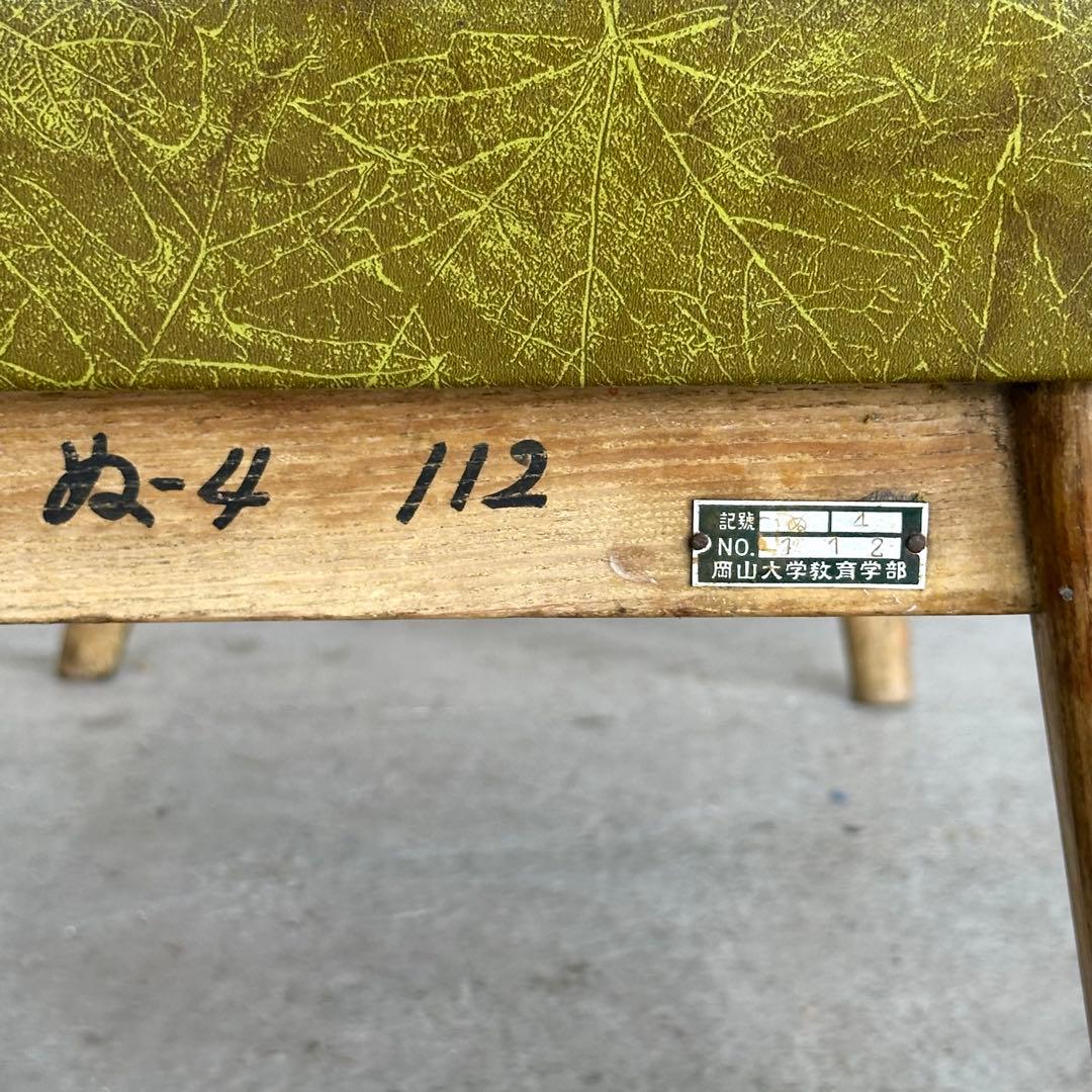 ✦1960-1970✦ 昭和レトロ 木製脚 ミッドセンチュリー ２人掛けソファー