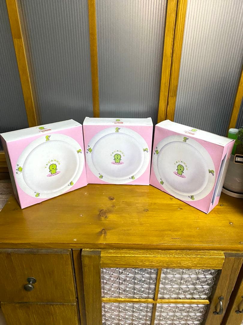 ドムドムバーガー非売品KONNA KO IRUKANAお皿・サラダボウルのセット