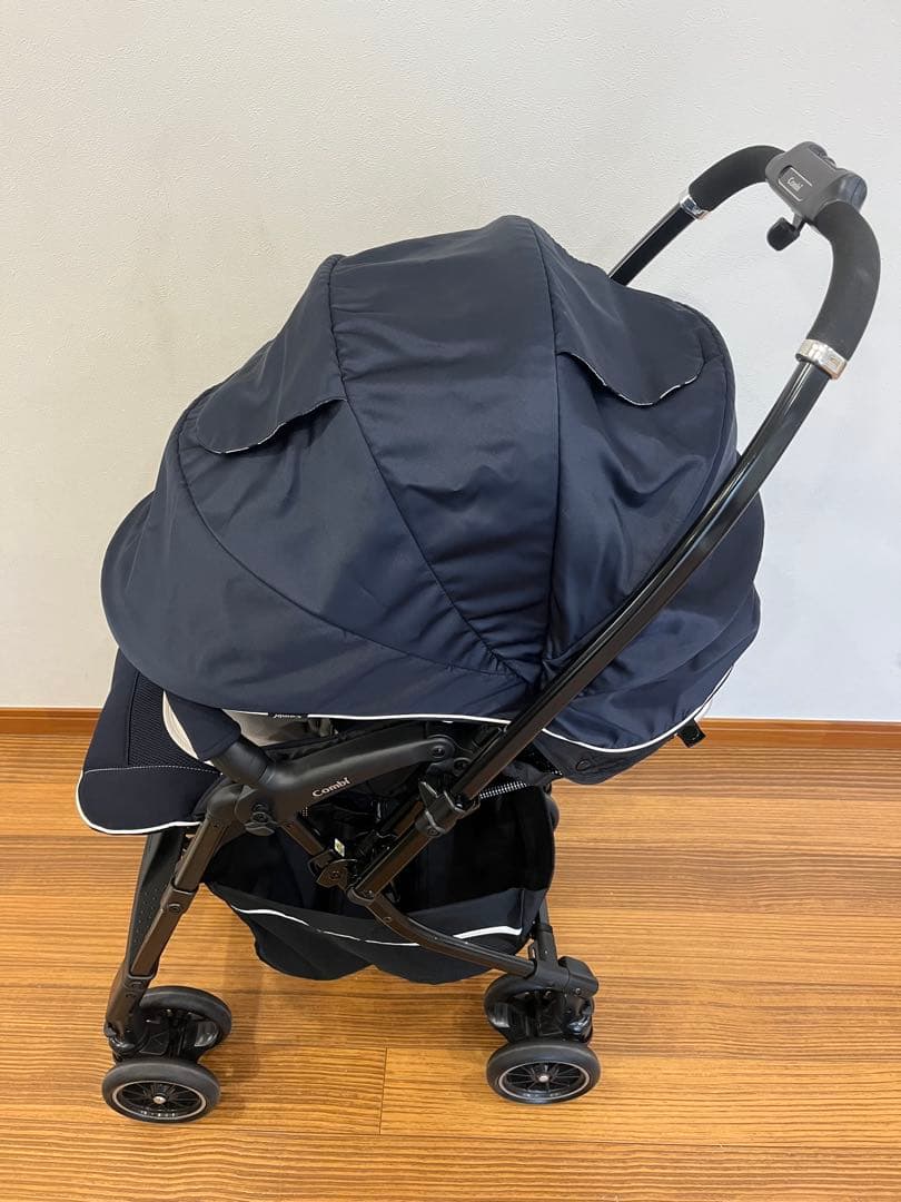 Combiメチャカルハンディオート4キャスplusエッグショックHFネイビー