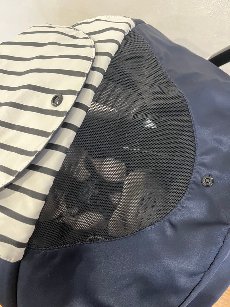 Combiメチャカルハンディオート4キャスplusエッグショックHFネイビー