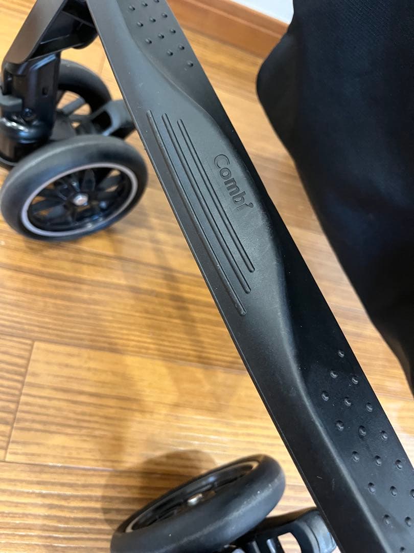 Combiメチャカルハンディオート4キャスplusエッグショックHFネイビー