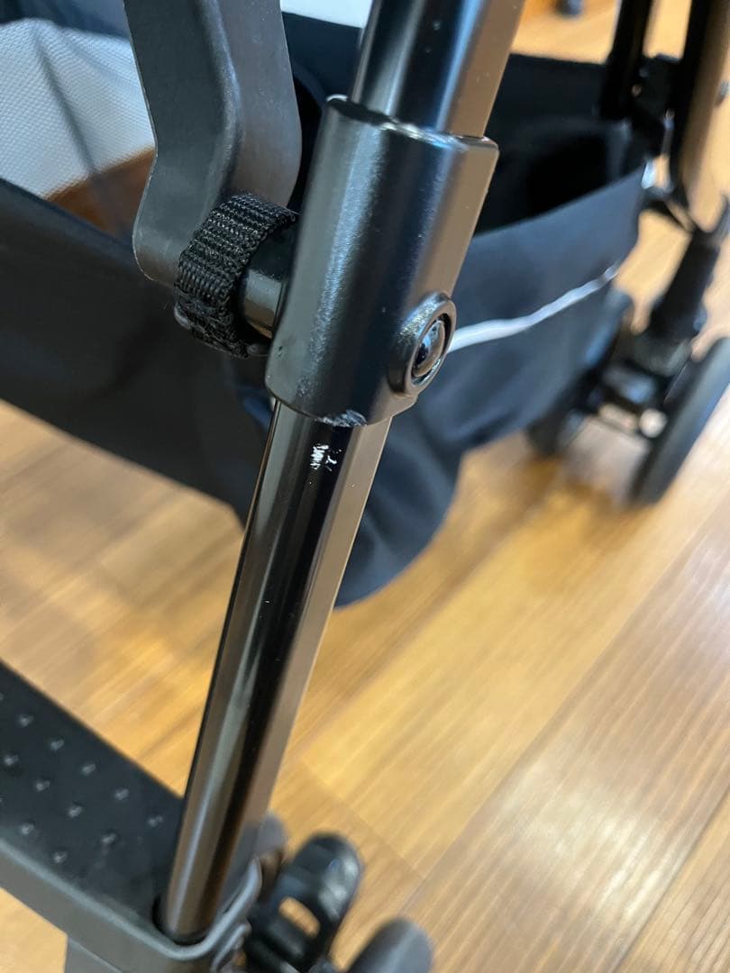 Combiメチャカルハンディオート4キャスplusエッグショックHFネイビー