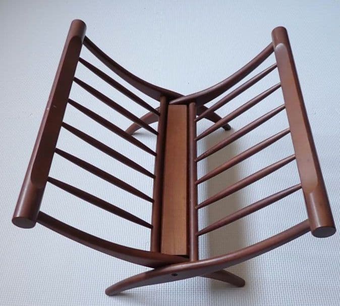 折りたたみ収納可能 今ではレアな木製マガジンラック ブラウン 送料込み・匿名発送
