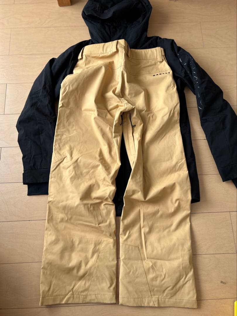 Oakley スノーボードウェア　上下セット　黒・キャメル