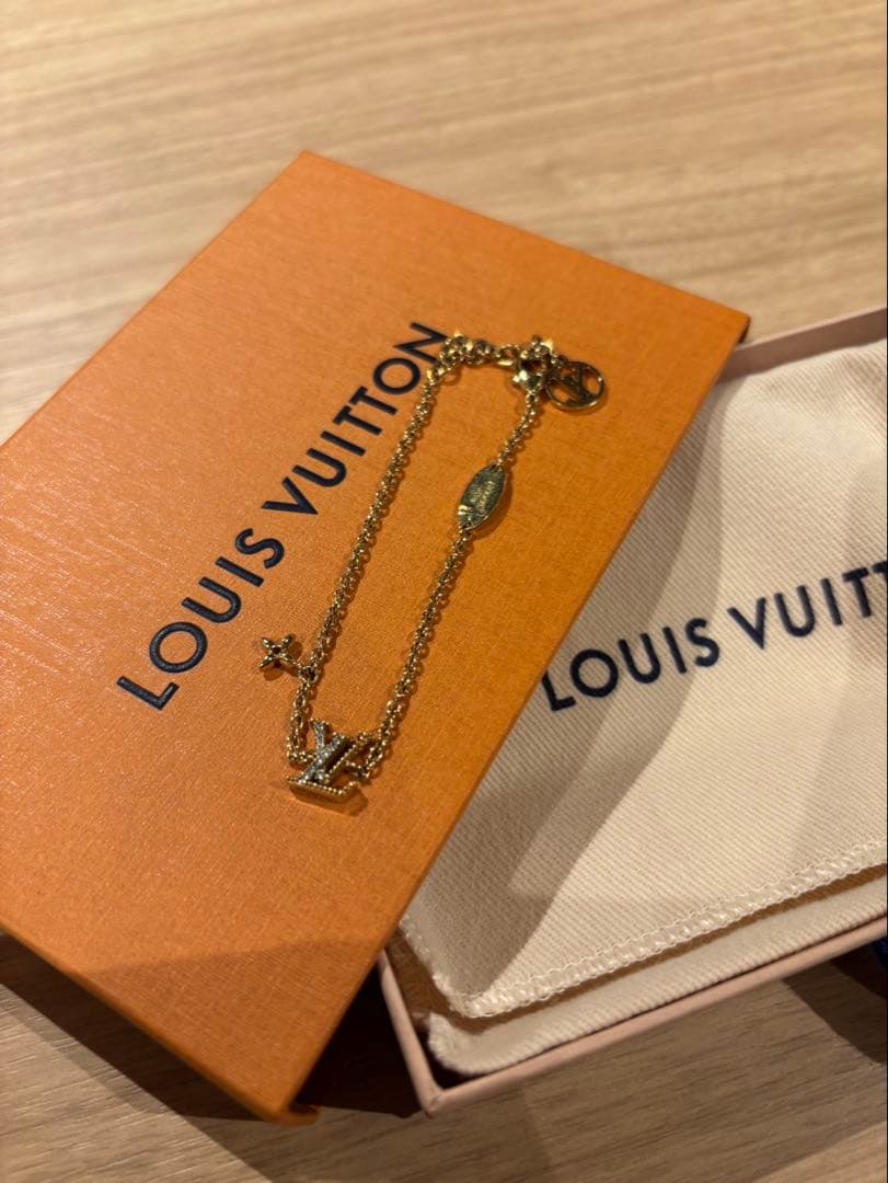 LOUIS VUITTON チェーンブレスレット