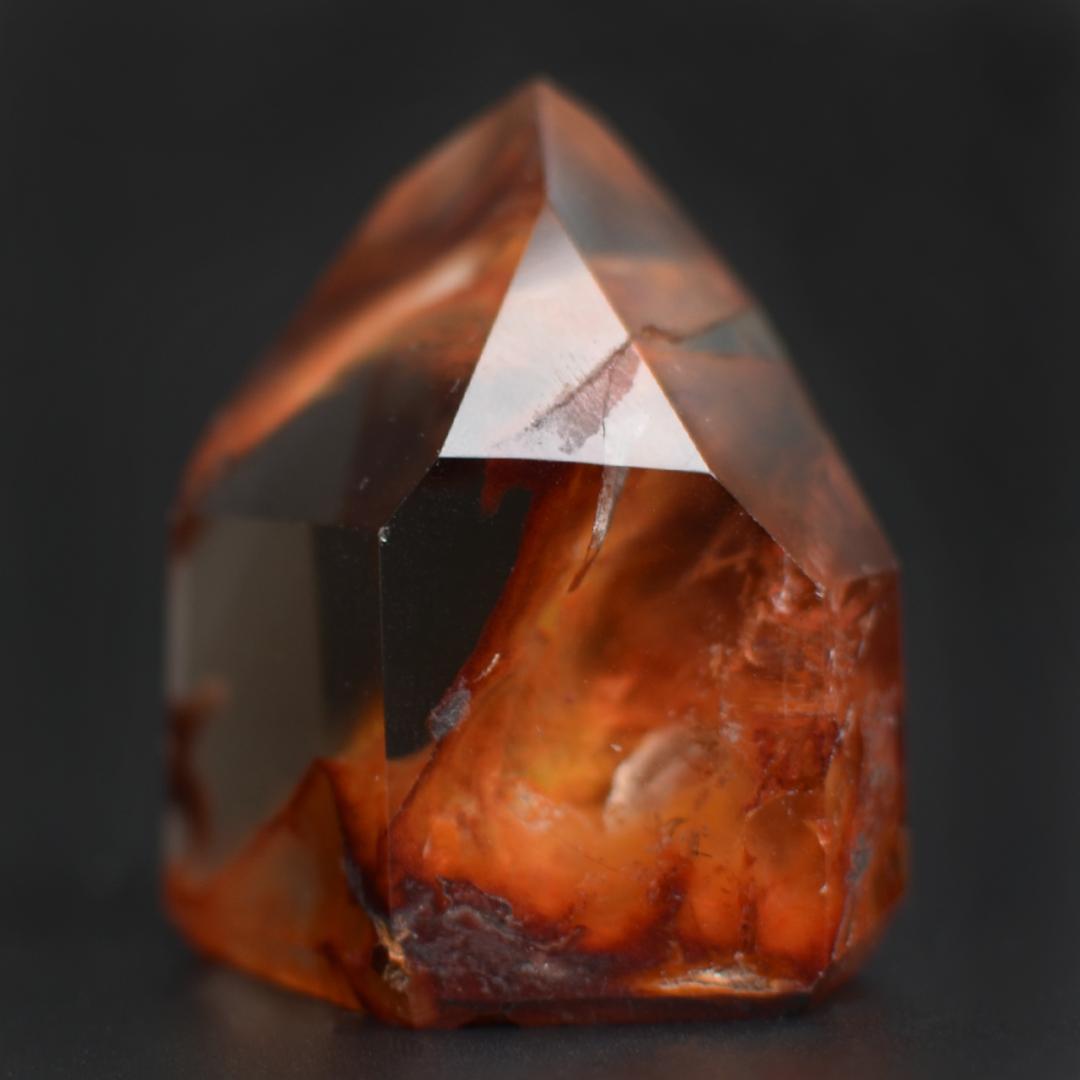 レッドアクチノライトインクォーツ-ポリッシュポイント【ブラジル産】