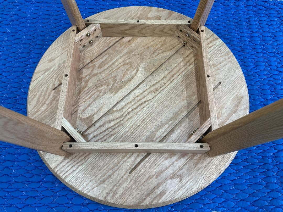 ダイニングテーブル　丸形　ブラウン