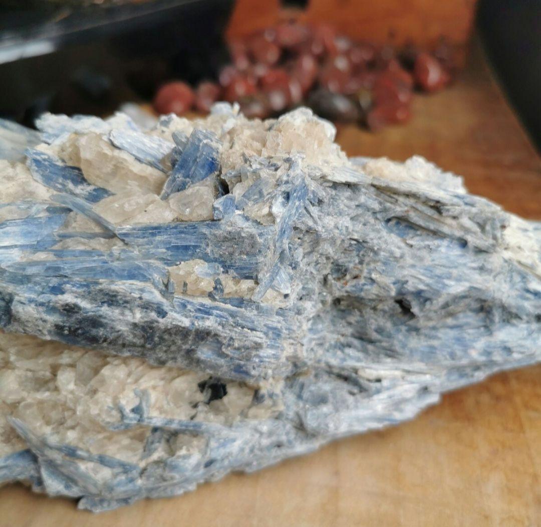 カイヤナイト　2キロ　鑑賞石　石 置物　オブジェ　インテリア