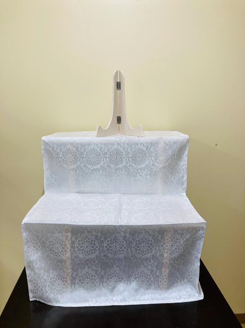 後飾り二尺二段写真立・白布付　木製　5台/1ケース