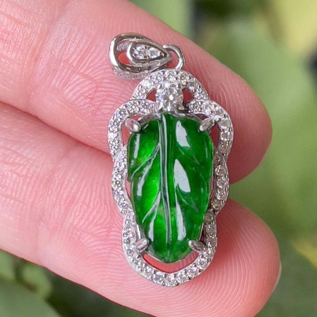 鑑別書付ビビッドグリーンS925無処理天然ミャンマー産本翡翠ペンダント9293