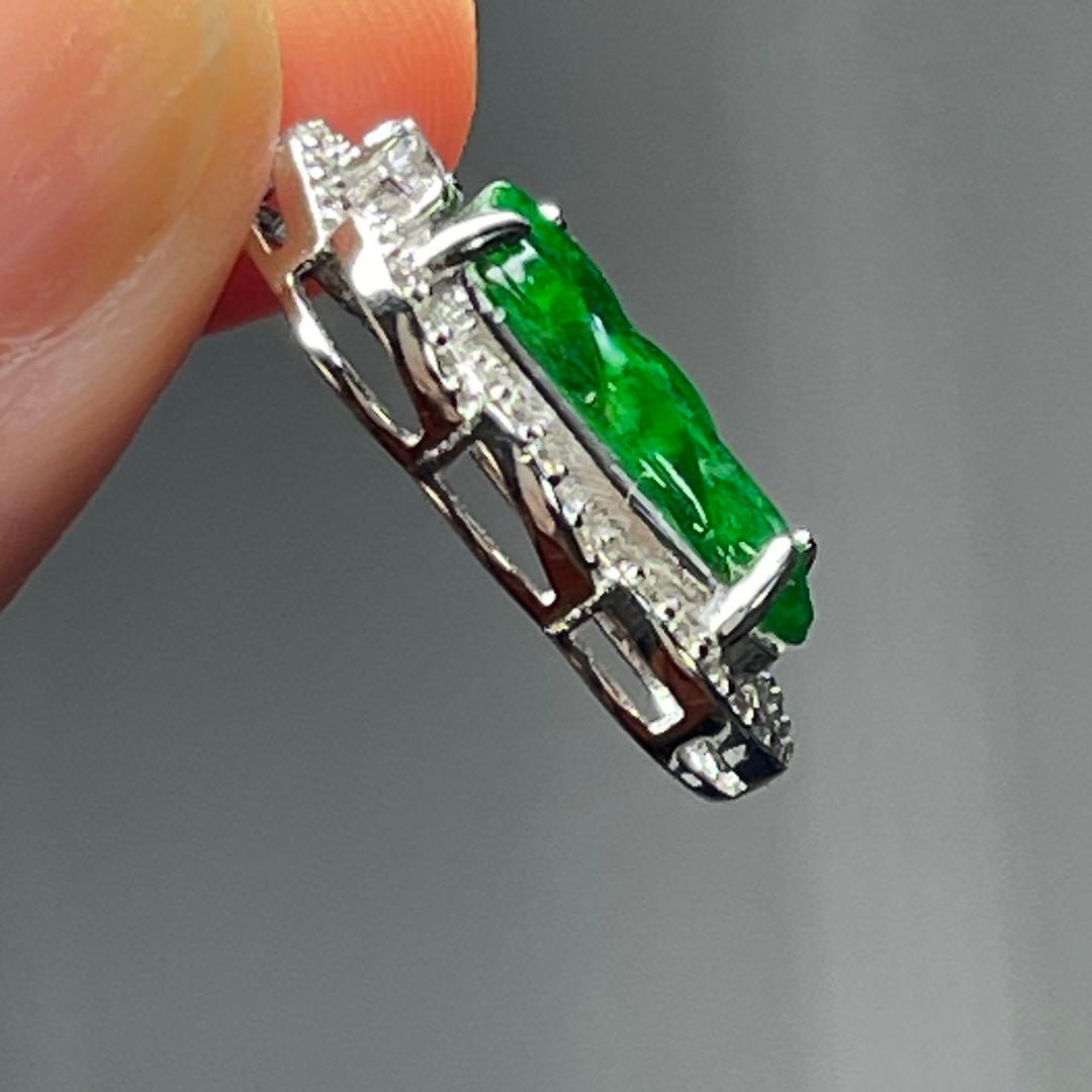 鑑別書付ビビッドグリーンS925無処理天然ミャンマー産本翡翠ペンダント9293