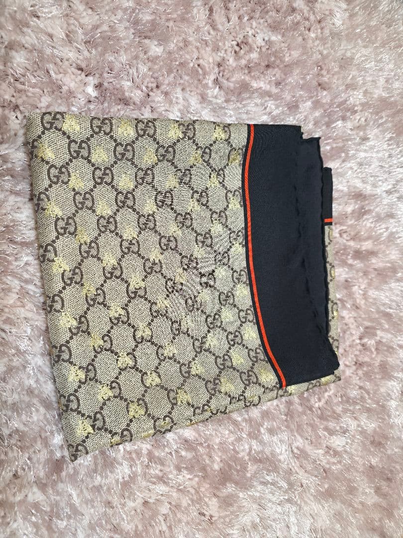 未使用 GUCCI グッチ 大判スカーフ GG柄 ビー bee 総柄 シルク