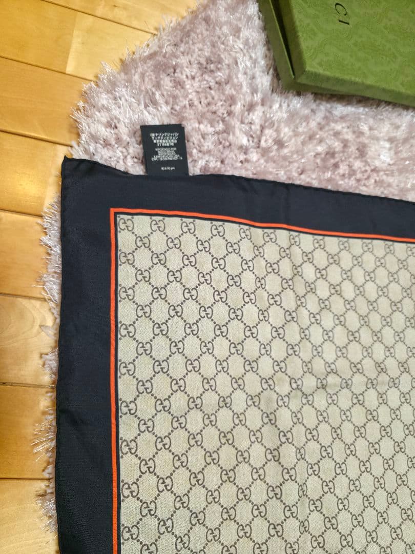 未使用 GUCCI グッチ 大判スカーフ GG柄 ビー bee 総柄 シルク