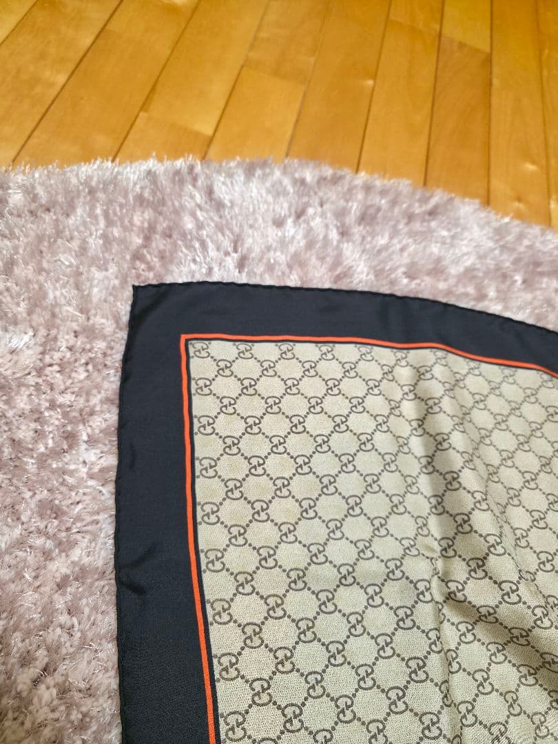未使用 GUCCI グッチ 大判スカーフ GG柄 ビー bee 総柄 シルク