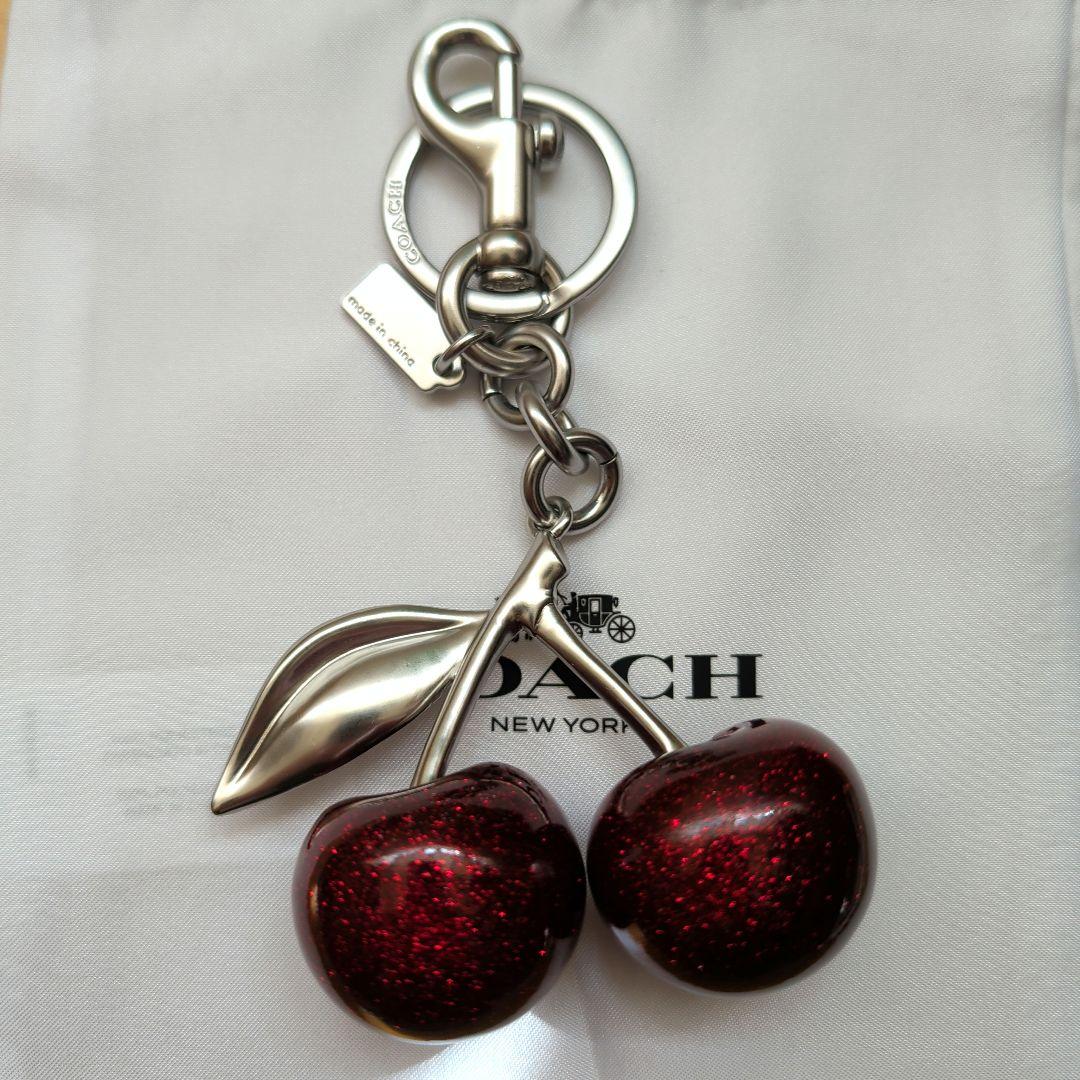 COACH チェリー　チャーム　キーホルダー