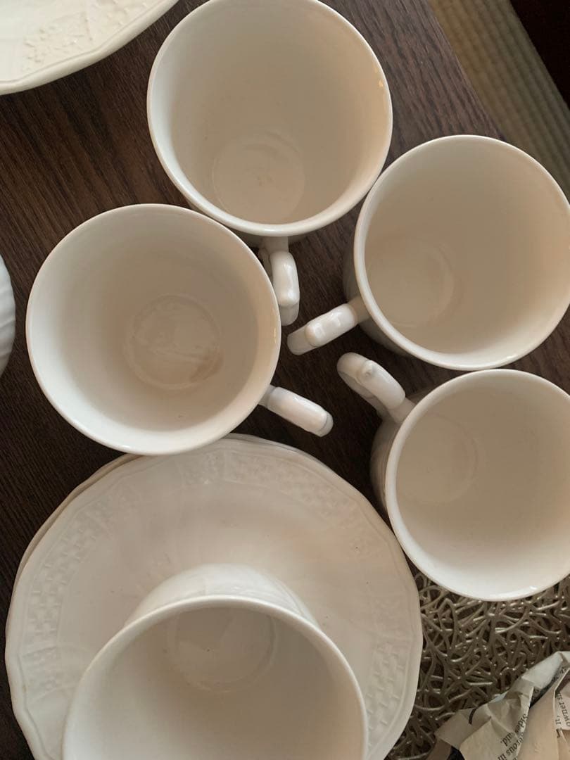 ルネッサンスホワイトmikasa逆輸入食器セット（皿、カップ、ソーサー）