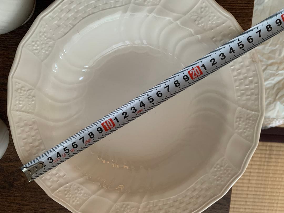 ルネッサンスホワイトmikasa逆輸入食器セット（皿、カップ、ソーサー）