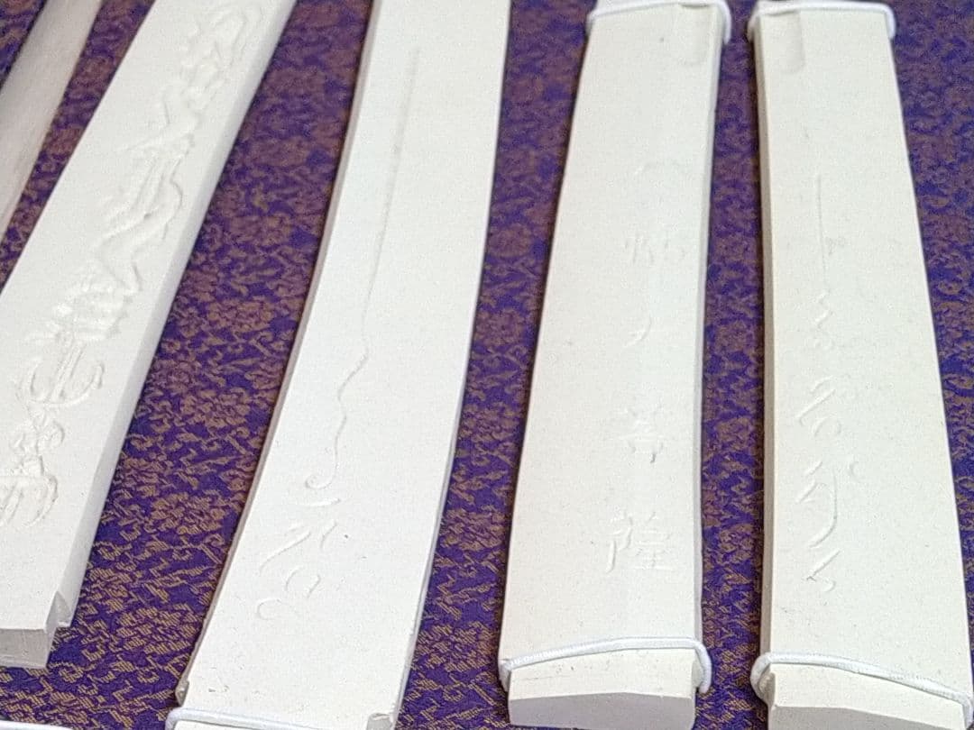 珍品!!　珍しい刀剣型彫り　　刀剣彫り物　型取り　石膏　美術品