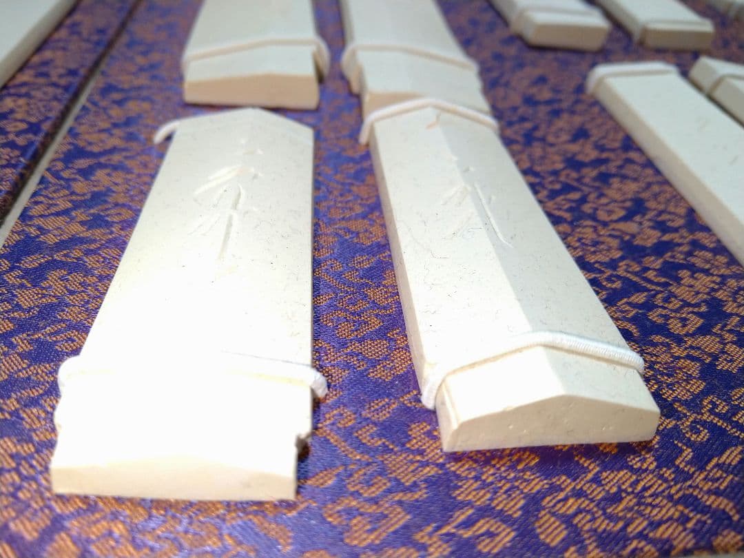 珍品!!　珍しい刀剣型彫り　　刀剣彫り物　型取り　石膏　美術品