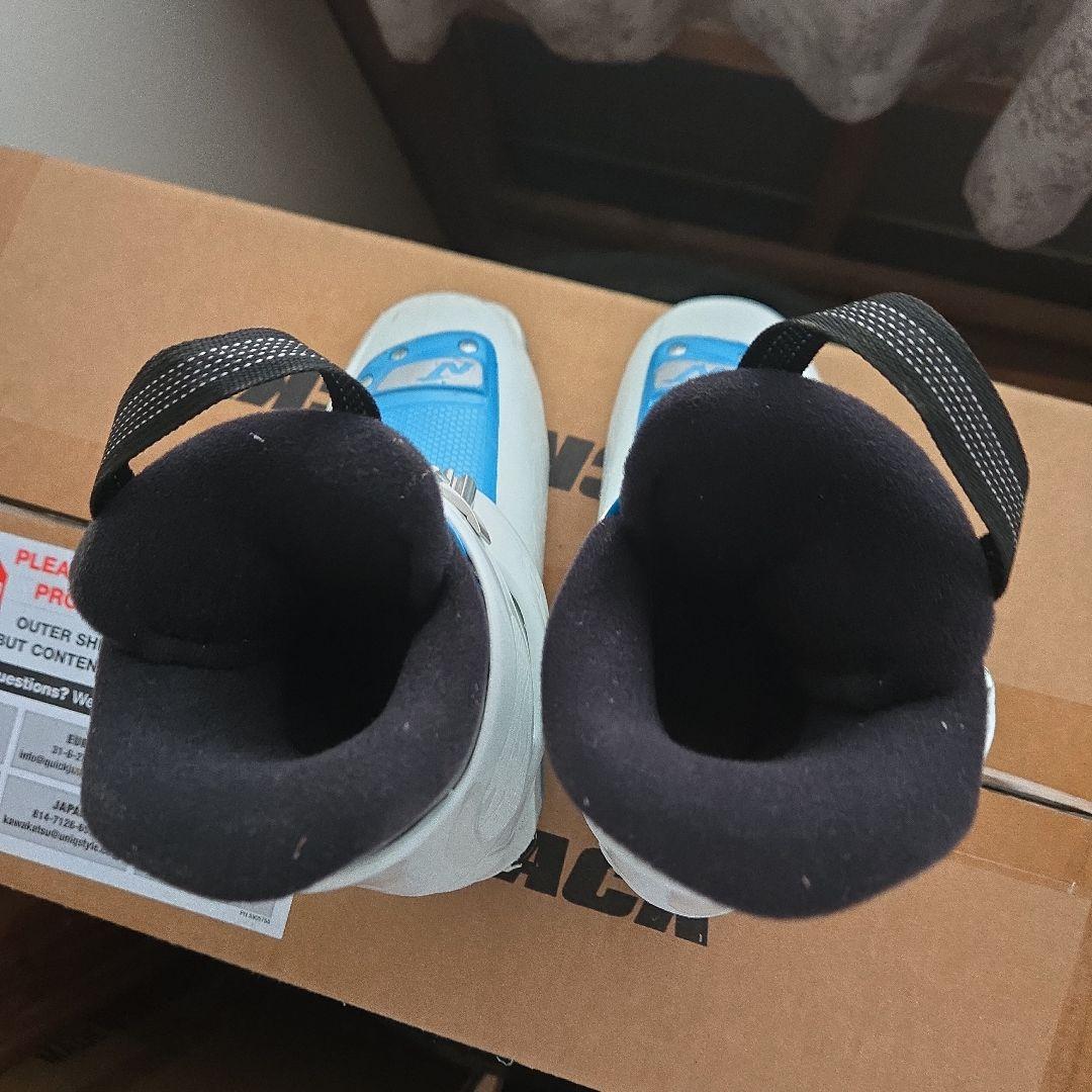 ジュニアスキーブーツ