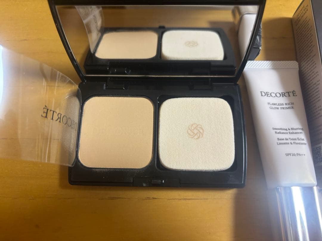 DECORTE パウダーファンデーション　フローレススキングロウライザー