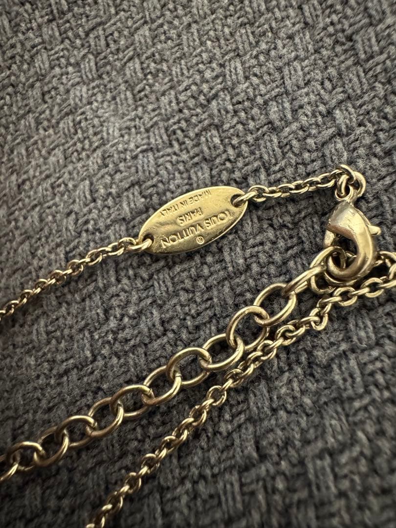 Louis Vuitton V字型ペンダントネックレス