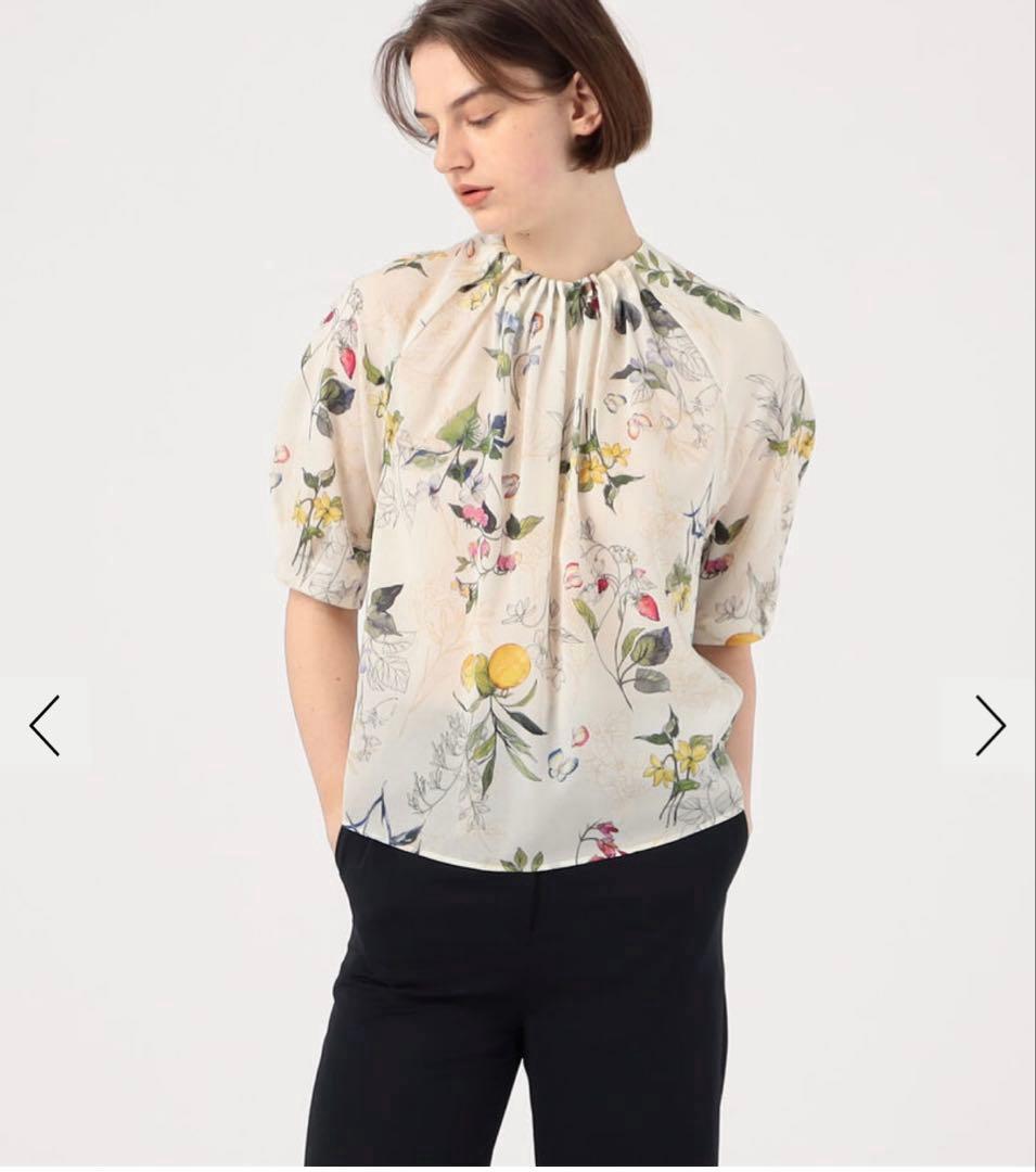 パピヨンフラワープリント パフスリーブブラウス　トゥモローランド
