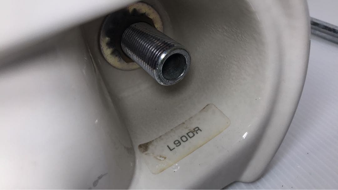 TOTO 壁掛洗面器　L90DR #SC1 パステルアイボリー　中古