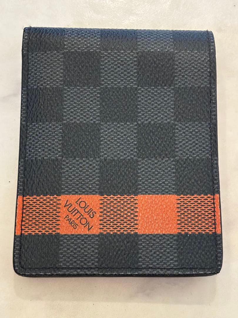 ルイヴィトン ダミエ グラフィット メンズ 二つ折り財布