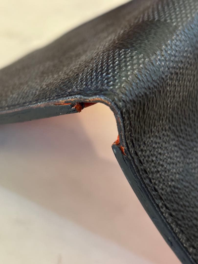 ルイヴィトン ダミエ グラフィット メンズ 二つ折り財布