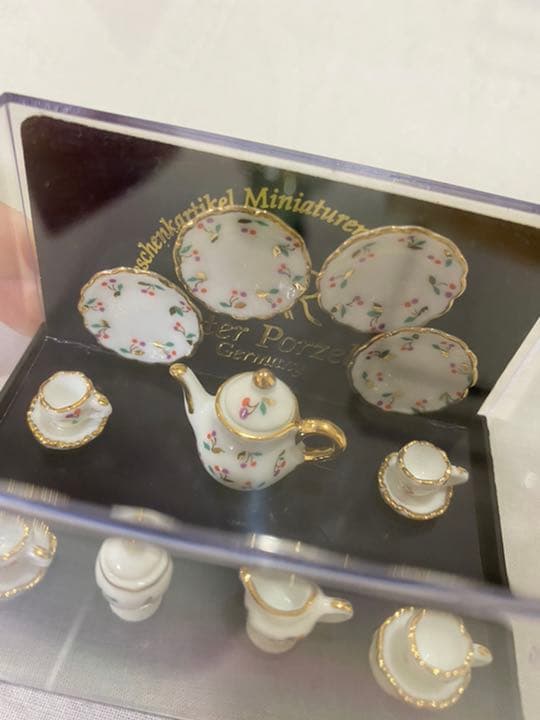 ロイター ポーセリン　ミニチュア　チェリー