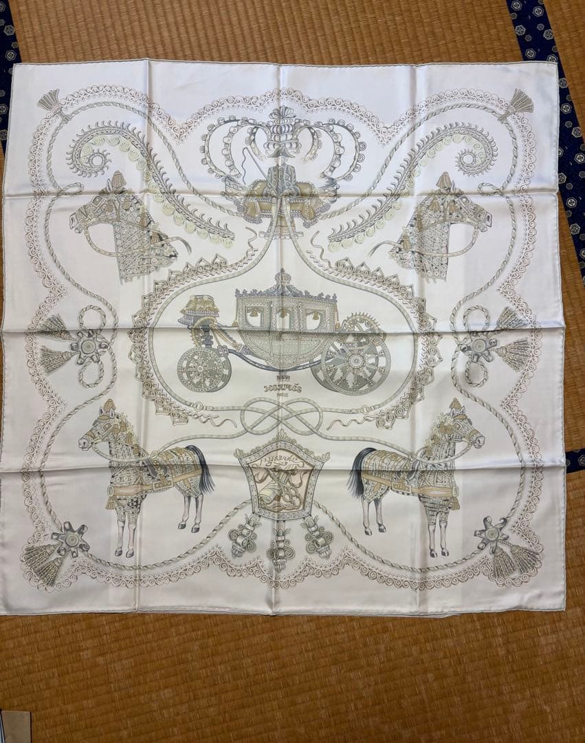 エルメス カレ90 シルクスカーフ 馬車柄 ベージュ系 正規品