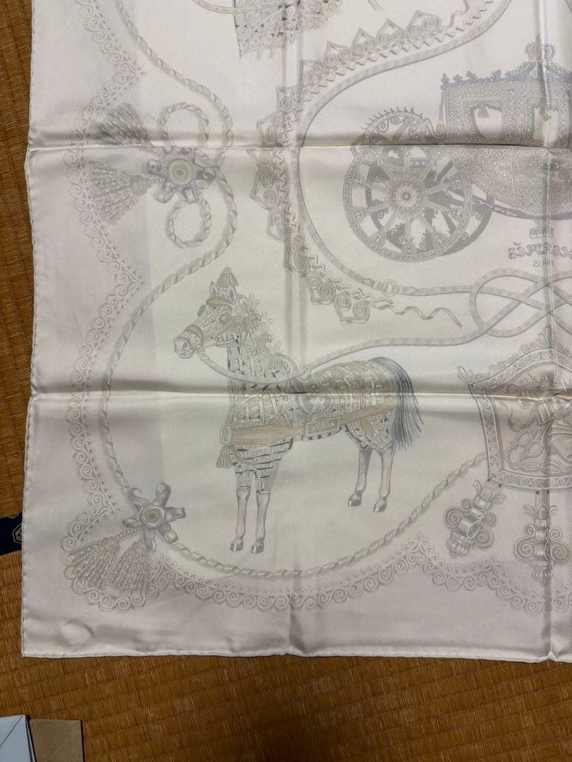 エルメス カレ90 シルクスカーフ 馬車柄 ベージュ系 正規品