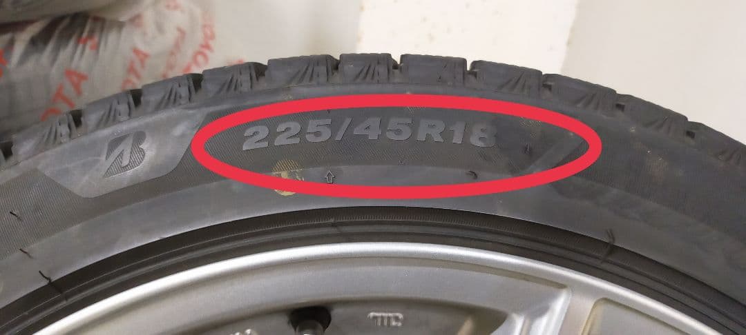 2021年 18インチ スタッドレス VRX3　225/45R18