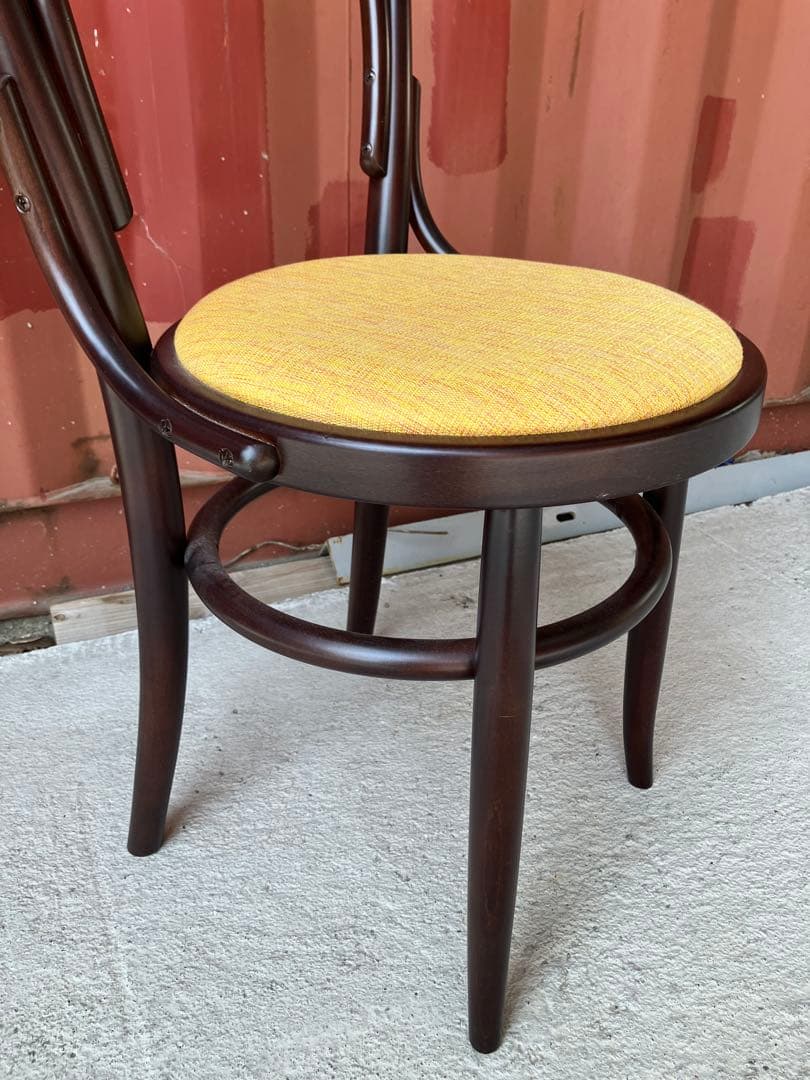 IDC大塚家具　秋田木工　カフェテーブルチェアーx2 モデルハウス展示品