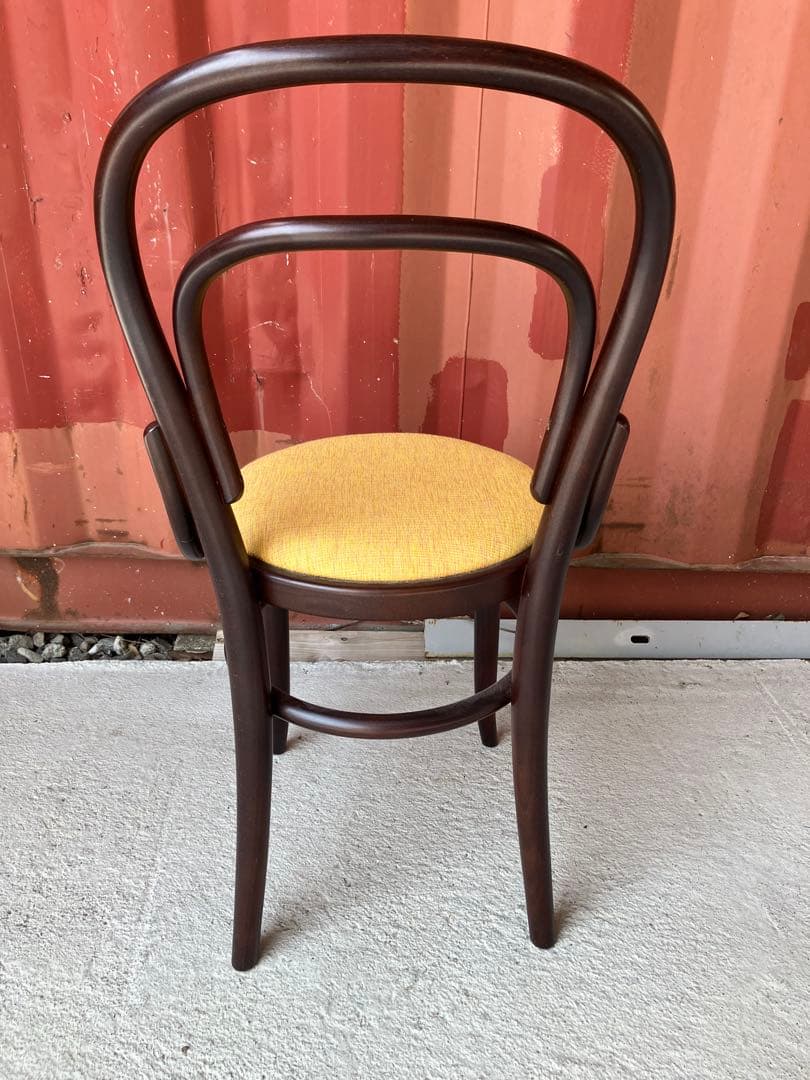 IDC大塚家具　秋田木工　カフェテーブルチェアーx2 モデルハウス展示品