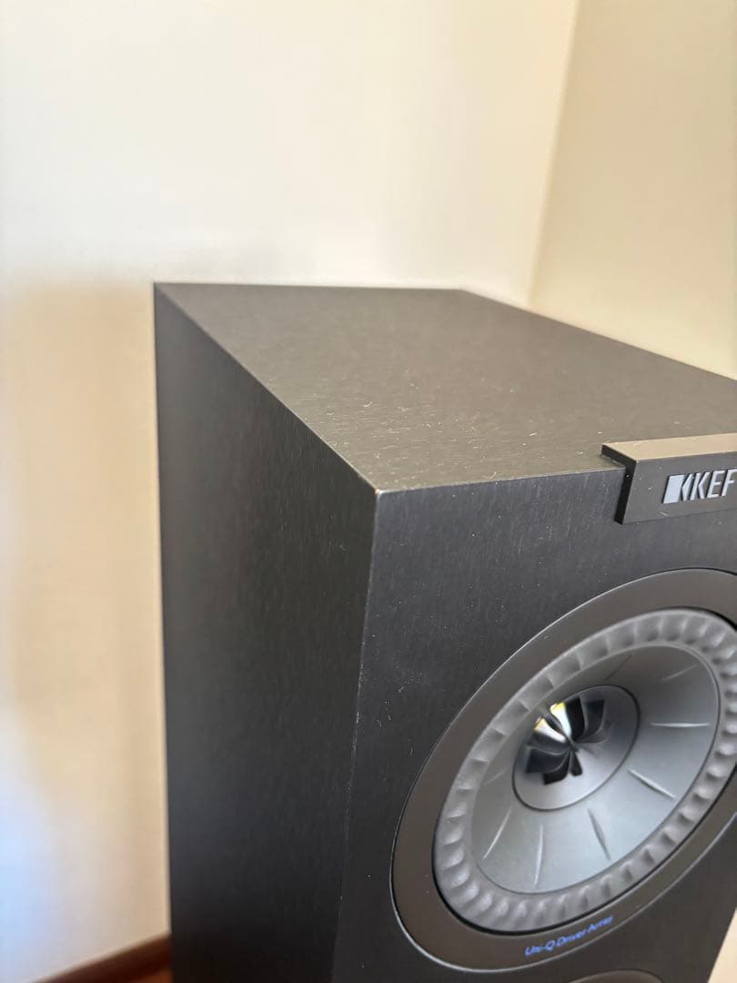 KEF Q550 ブラック　ペア　スパイクベース、サランネット付属