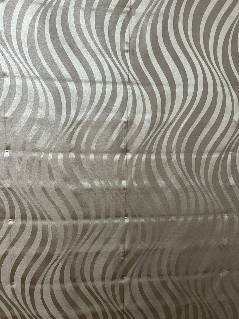 リリカラ波模様 カーキ　サテンカーテン ローマンシェードドラム式