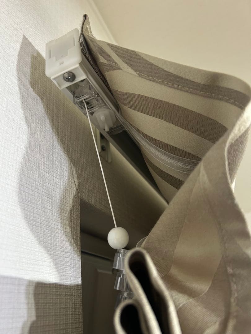 リリカラ波模様 カーキ　サテンカーテン ローマンシェードドラム式