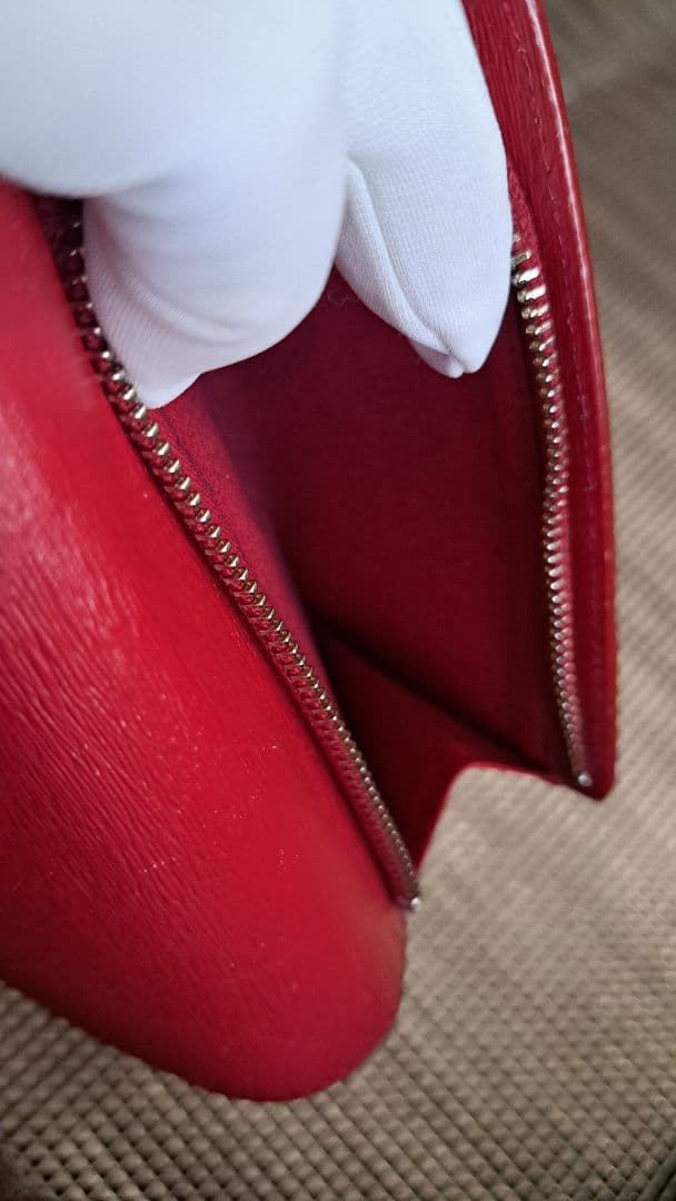 レッド 三つ折り財布 ロゴ付き