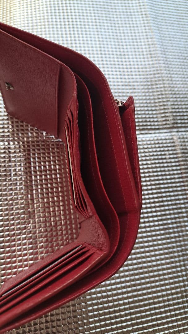 レッド 三つ折り財布 ロゴ付き