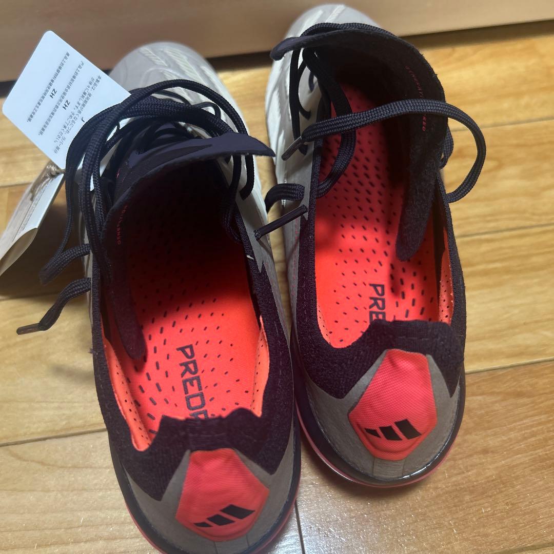 PREDATOR ELITE LOW HG/AG 土・人工芝用