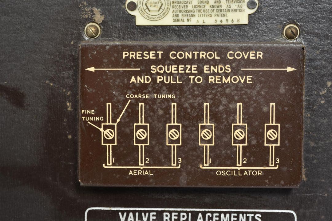 General ラジオ レトロ Model 5839