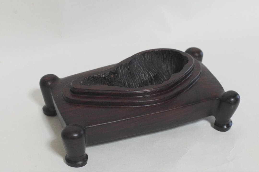 鳥取県　佐治川石　台座(材料　紫檀、猫脚)付き