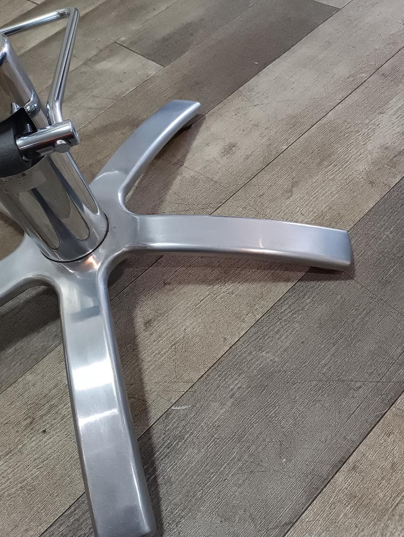 タカラベルモントスタイリングチェア