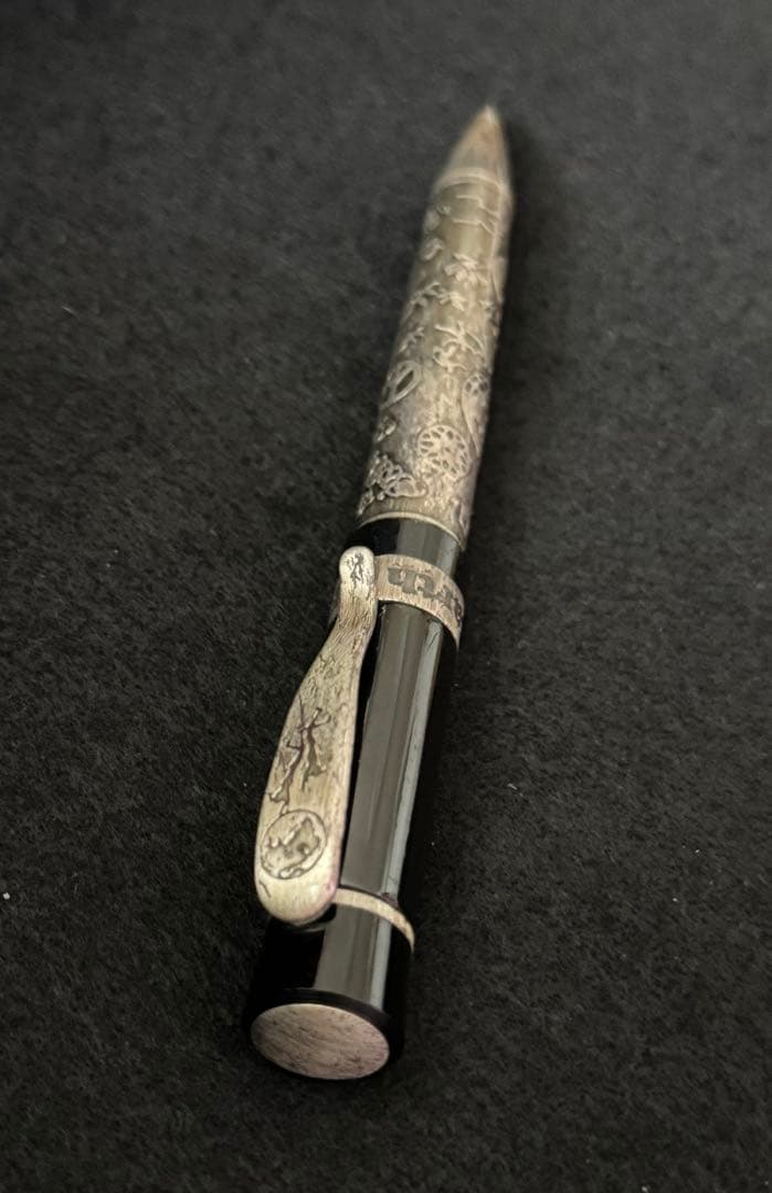 Peace Pen- X Pen クラシックなエンボス加工のブリキ仕上げ