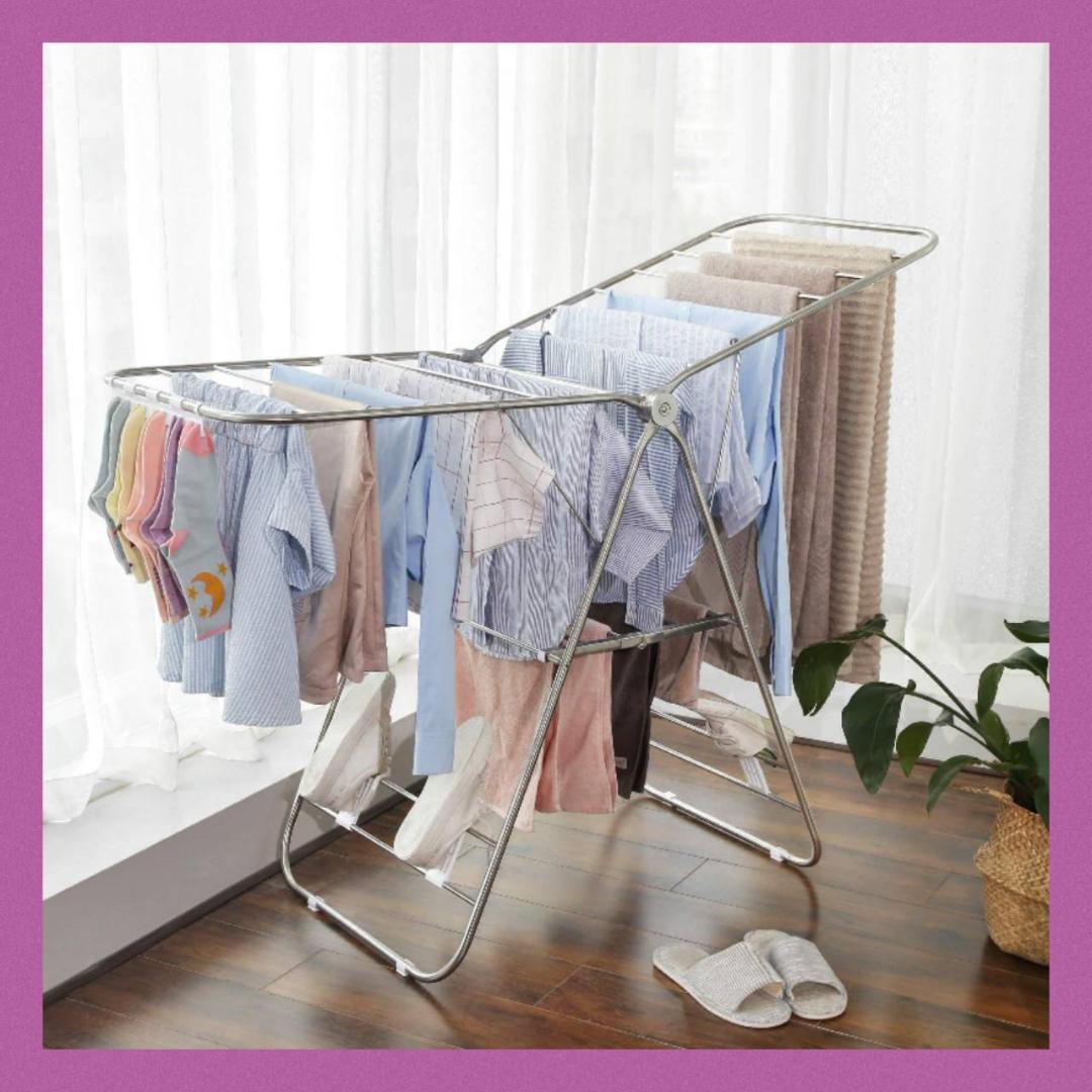 ステンレス製の折りたたみ式物干しスタンド、コンパクトで収納に便利