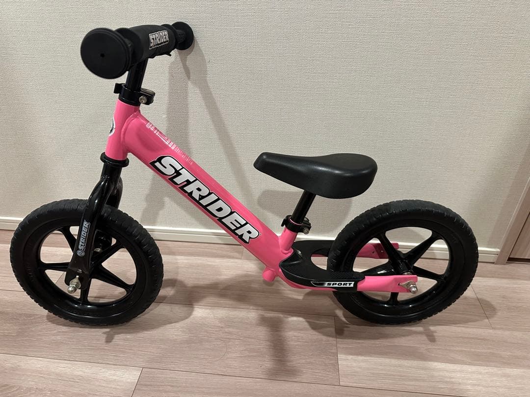ストライダー　スポーツモデル　12インチ　ピンク