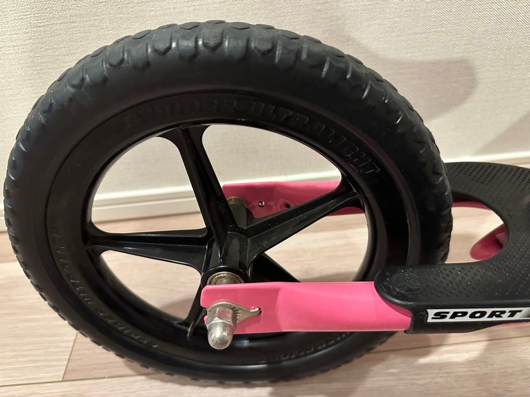 ストライダー　スポーツモデル　12インチ　ピンク