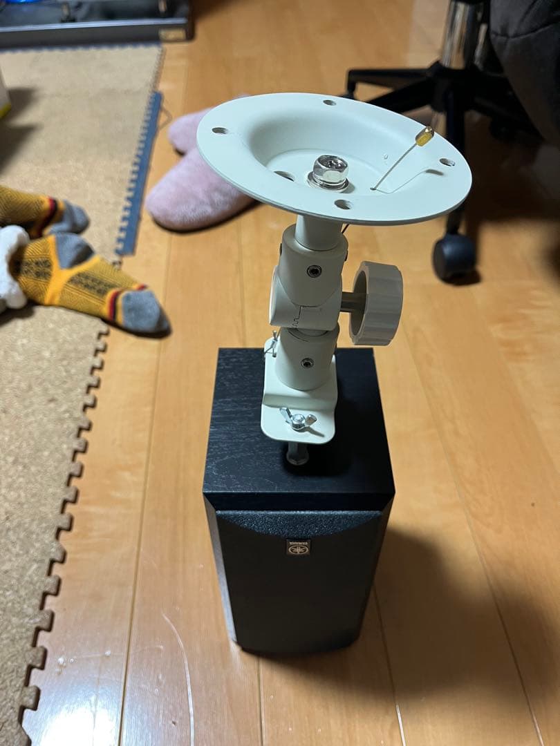 ヤマハ　NS-B210と、オンキョーの天吊セット